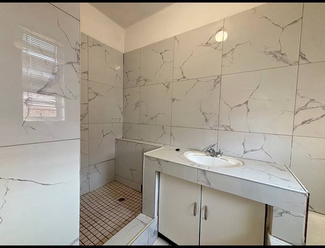 2.5 BEDROOM APARTMENT TO LET IN GLENWOOD